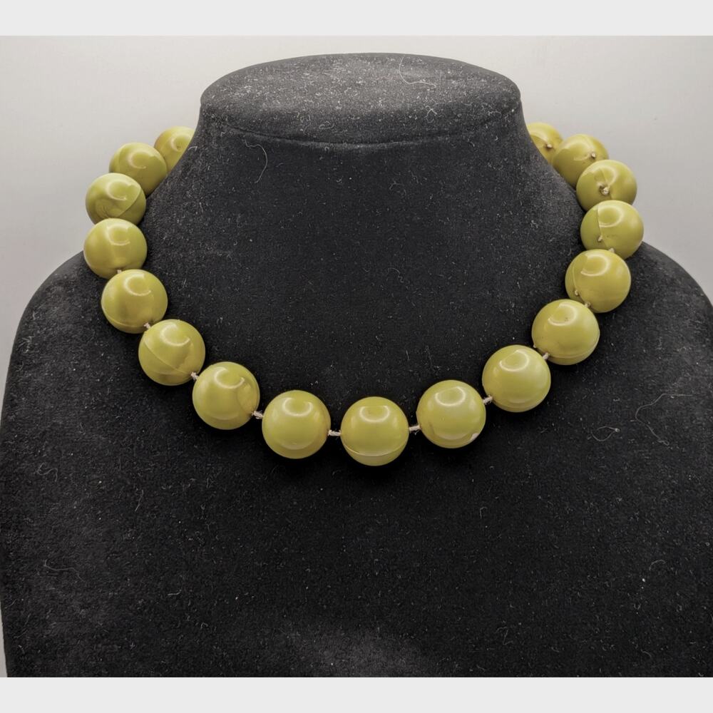 Vintage Yellow Green Marbled Lucite Bead Necklace Graduated Retro 18in